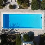 Mykonian Style W Shared Pool & Nighttime Security Guard アパート *
