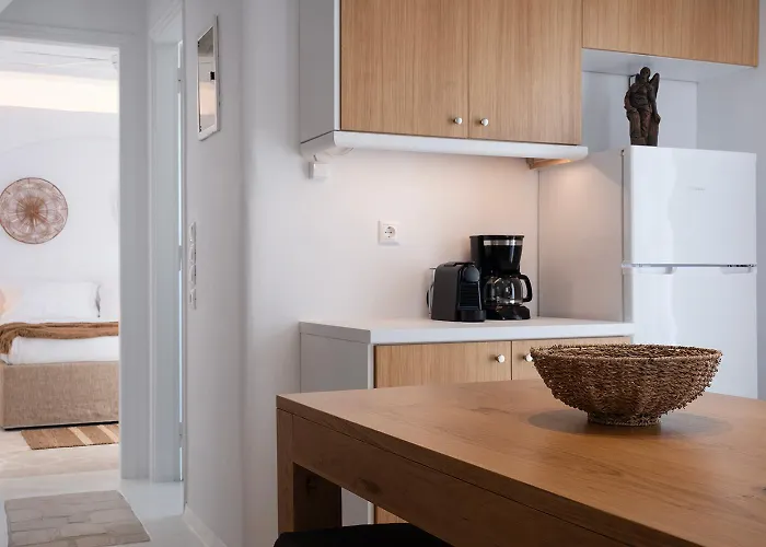 Mykonian Style W Shared Pool & Nighttime Security Guard אורנוס