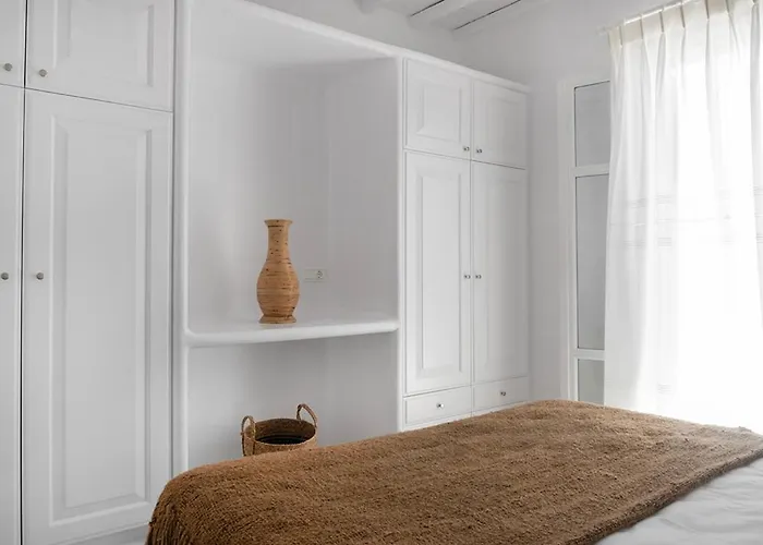 Mykonian Style W Shared Pool & Nighttime Security Guard *