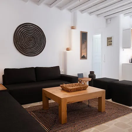 Mykonian Style W Shared Pool & Nighttime Security Guard Apartment *