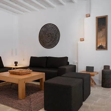 Mykonian Style W Shared Pool & Nighttime Security Guard Apartment *