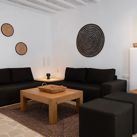 Mykonian Style W Shared Pool & Nighttime Security Guard Apartment