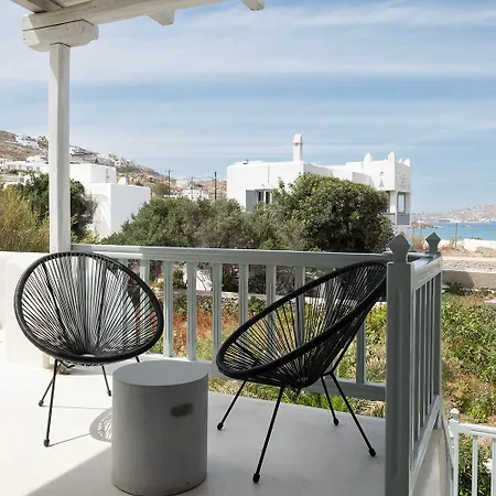Mykonian Style W Shared Pool & Nighttime Security Guard Apartment