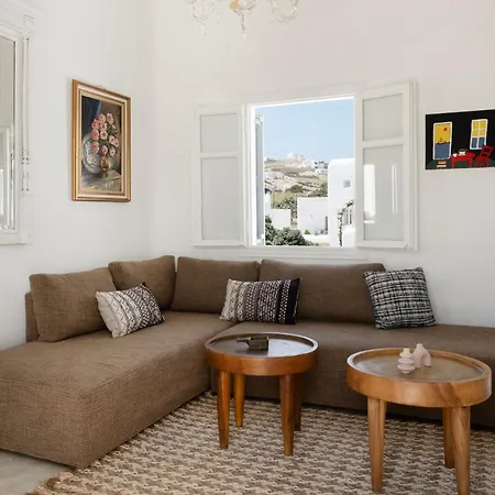Mykonian Style W Shared Pool & Nighttime Security Guard Apartment *