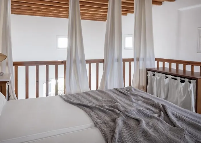 Mykonian Style W Shared Pool & Nighttime Security Guard Ornos (Mykonos)