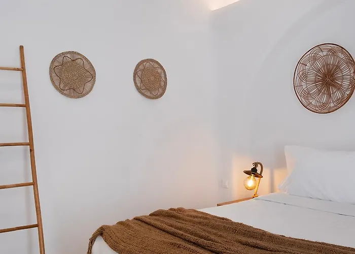 Mykonian Style W Shared Pool & Nighttime Security Guard Apartment