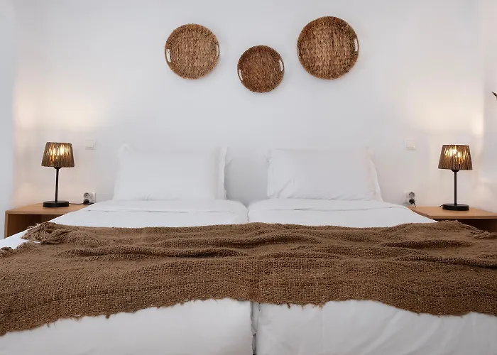 Mykonian Style W Shared Pool & Nighttime Security Guard Apartment