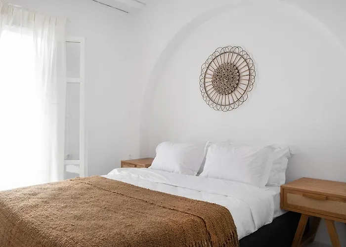 Mykonian Style W Shared Pool & Nighttime Security Guard Apartment