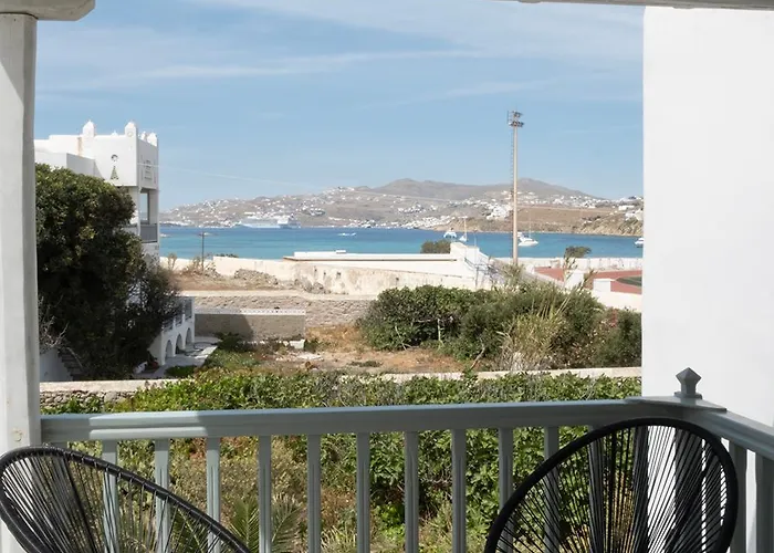 Mykonian Style W Shared Pool & Nighttime Security Guard Apartment *