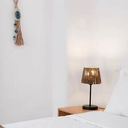 Mykonian Style W Shared Pool & Nighttime Security Guard オルノス