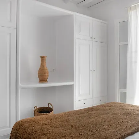 Mykonian Style W Shared Pool & Nighttime Security Guard *